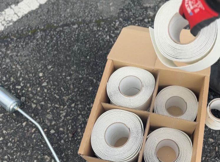 Thermoplastic line marking